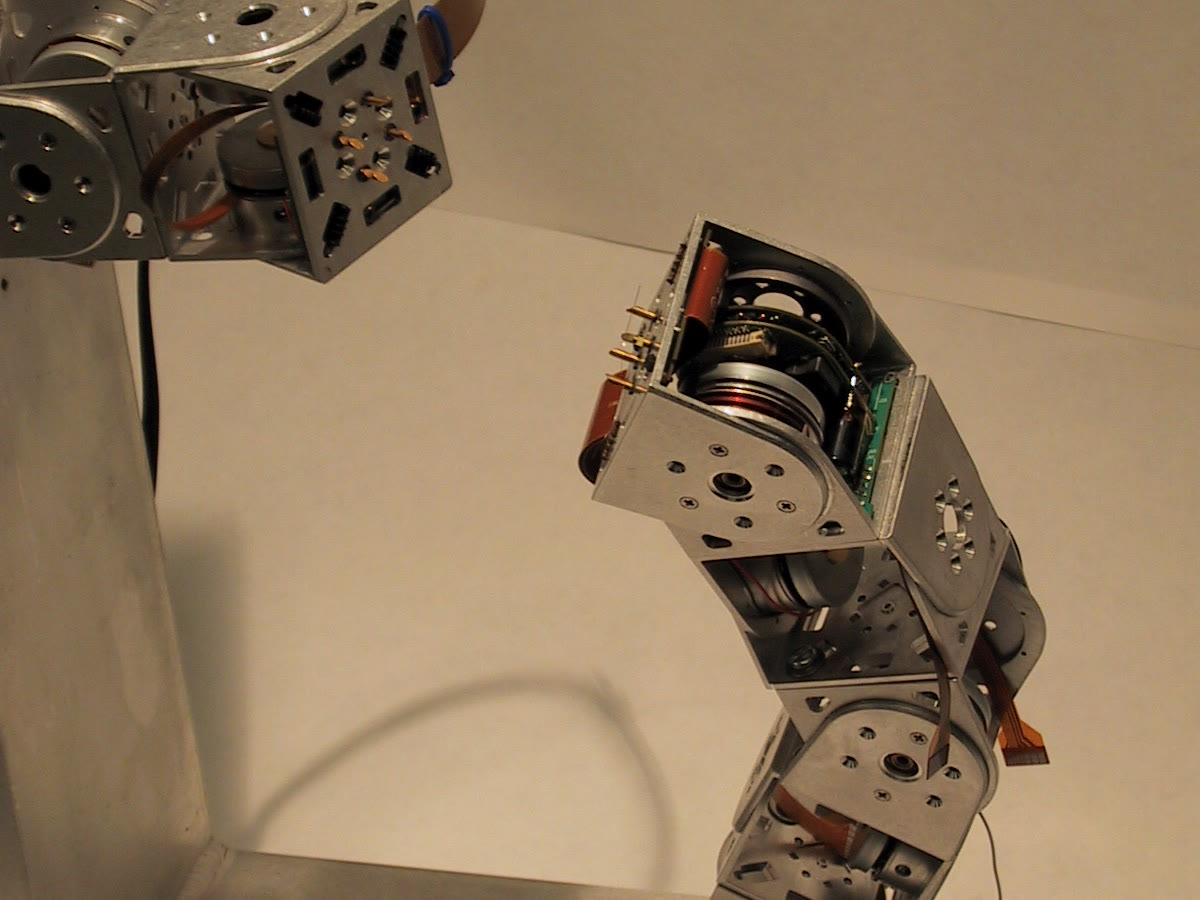 PolyBot G3 modules docking into a chain